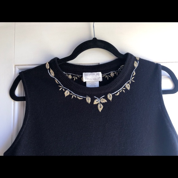 Black top M with gold decor - Picture 3 of 4